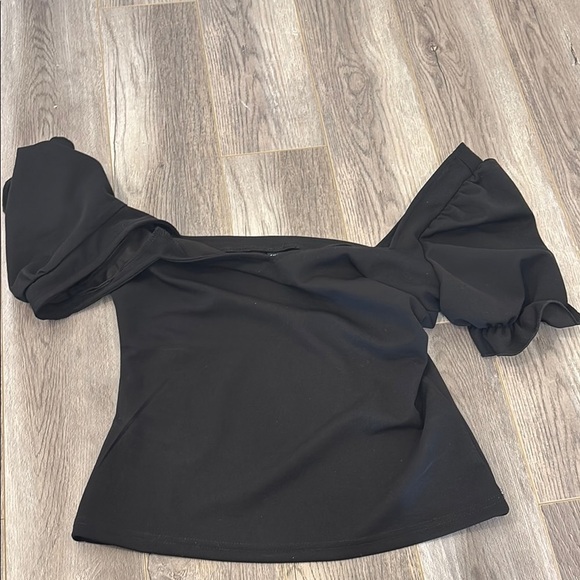 SHEIN Black Puff Sleeve Asymmetrical Blouse - Picture 2 of 6